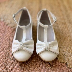 White Children’s Classic T strap Maryjane leather bow shoes size 28